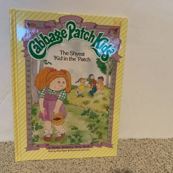 Vintage 1984 Cabbage Patch Kids "The Shyest Kid in the Patch" Book Parker Bros - Picture 1 of 4